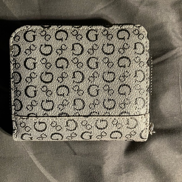 Guess Wallet - Picture 2 of 4